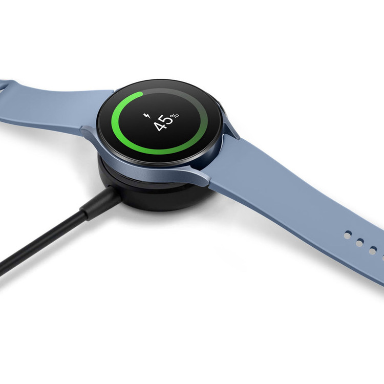 ساعت هوشمند سامسونگ مدل Galaxy Watch5 44mm دارای قابلیت های کنترل موسیقی (Music Player)، قابلیت مکالمه از طریق بلوتوث، قابلیت تغییر طرح ساعت یا تم، صفحه همیشه روشن (Always-on Display)، قابلیت نصب اپلیکیشن، پشتیبانی از دستیار صوتی بند سیلیکون