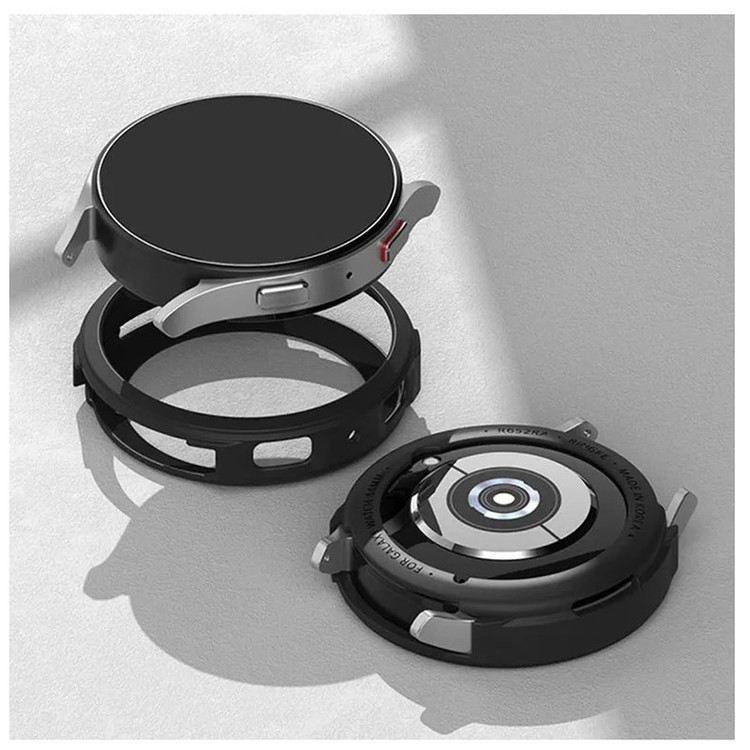 ساعت هوشمند سامسونگ مدل Galaxy Watch5 44mm دارای قابلیت های کنترل موسیقی (Music Player)، قابلیت مکالمه از طریق بلوتوث، قابلیت تغییر طرح ساعت یا تم، صفحه همیشه روشن (Always-on Display)، قابلیت نصب اپلیکیشن، پشتیبانی از دستیار صوتی بند سیلیکون