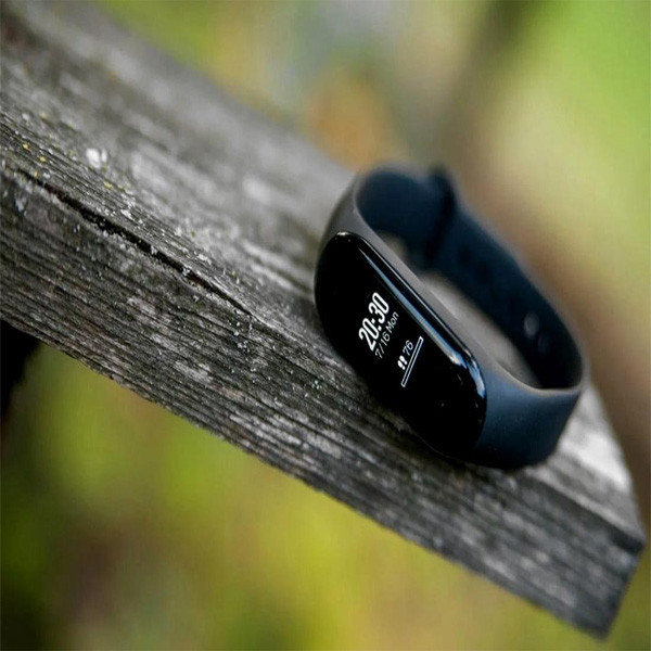 مچ بند هوشمند شیائومی مدل mi band 3 به همراه صفحه نمایش