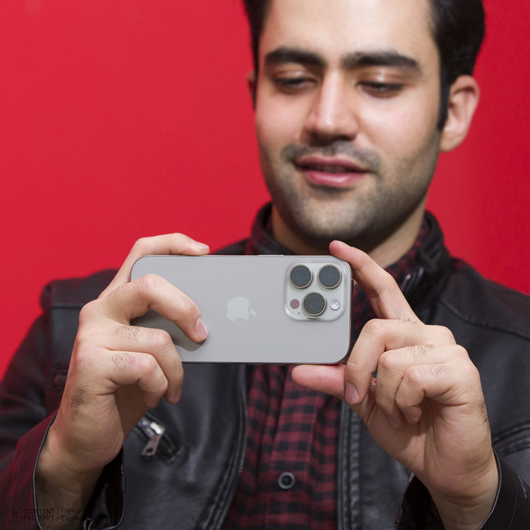 گوشی موبایل اپل مدل iPhone 16 Pro ZAA دو سیم کارت ظرفیت 256 گیگابایت و رم 8 گیگابایت - به همراه شارژر 20 وات اپل
