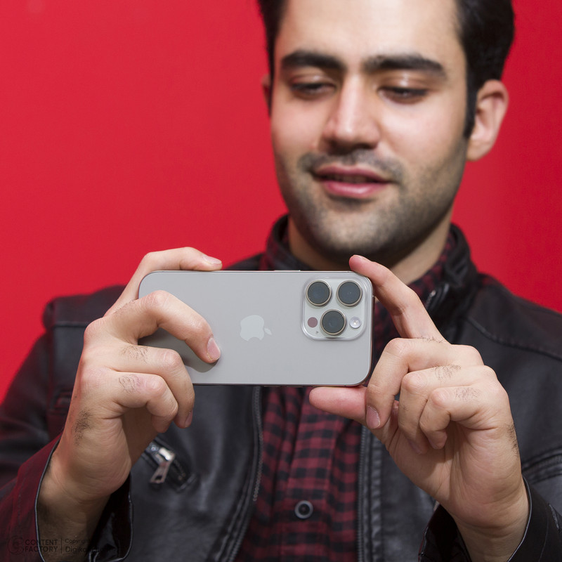 گوشی موبایل اپل مدل iPhone 16 Pro ZAA دو سیم کارت ظرفیت 512 گیگابایت و رم 8 گیگابایت - به همراه شارژر