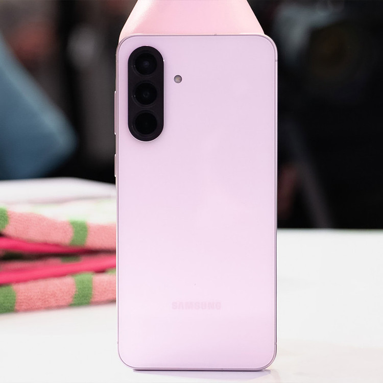 گوشی موبایل سامسونگ مدل Galaxy A56 دو سیم کارت ظرفیت 256 گیگابایت و رم 8 گیگابایت - ویتنام - به همراه شارژر 45 دو پورت ایکیا