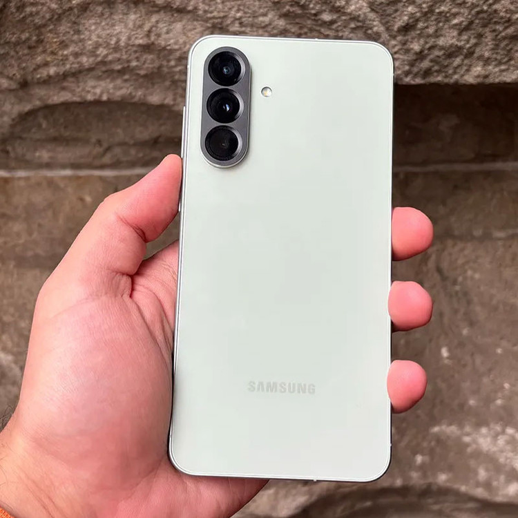 گوشی موبایل سامسونگ مدل Galaxy A56 دو سیم کارت ظرفیت 128 گیگابایت و رم 8 گیگابایت - به همراه شارژر 25 وات سامسونگ