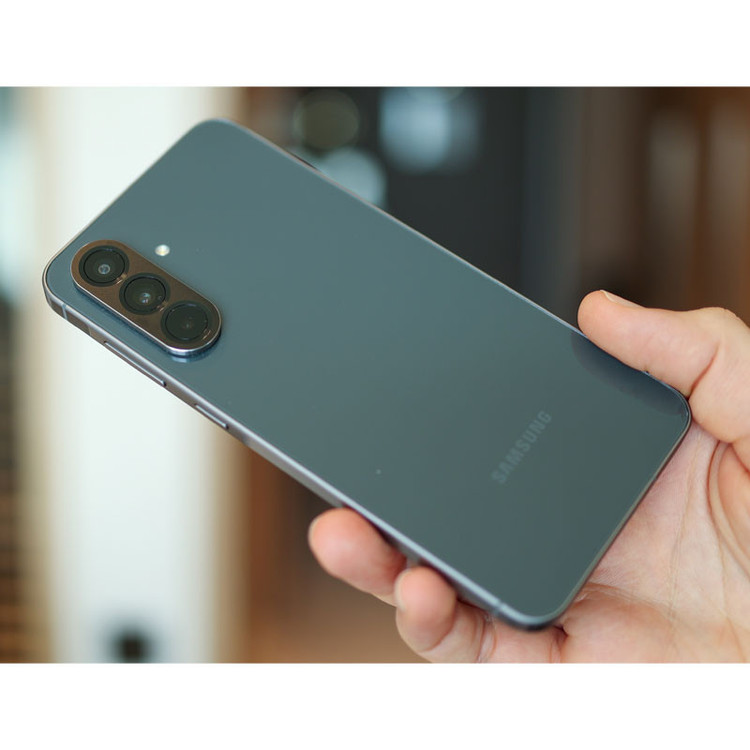 گوشی موبایل سامسونگ مدل Galaxy A56 دو سیم کارت ظرفیت 128 گیگابایت و رم 8 گیگابایت - ویتنام - به همراه هدیه اسپیکر بلوتوثی جی بی ال مدل Clip 2